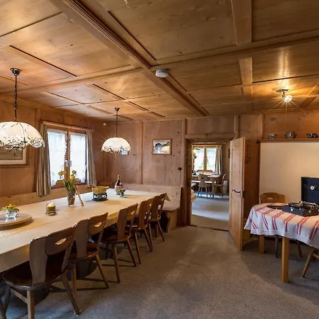 Ferienhaus Cresta - 9,5-zimmerhaus Fuer 19 - 20 Personen, 270m2 Conters im Prattigau