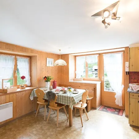 Cresta - 9,5-zimmerhaus Fuer 19 - 20 Personen, 270m2 Ferienhaus