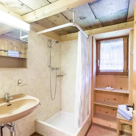 Ferienhaus Cresta - 9,5-zimmerhaus Fuer 19 - 20 Personen, 270m2 Conters im Prattigau