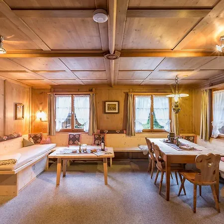 Cresta - 9,5-zimmerhaus Fuer 19 - 20 Personen, 270m2 * Conters im Prattigau