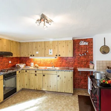 Cresta - 9,5-zimmerhaus Fuer 19 - 20 Personen, 270m2