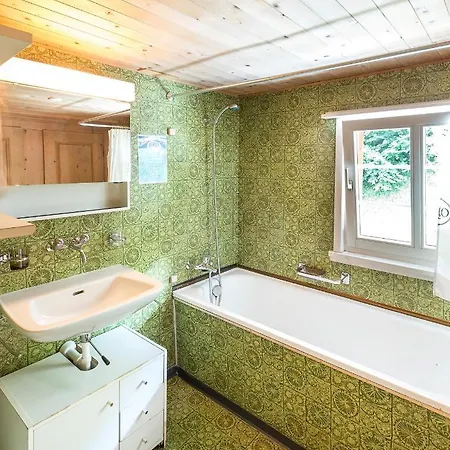 Cresta - 9,5-zimmerhaus Fuer 19 - 20 Personen, 270m2 Feriehus Conters im Prattigau